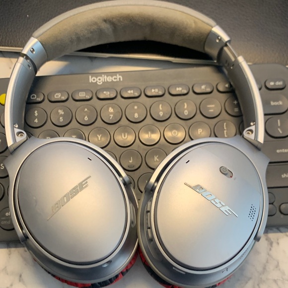 Bose Quite Comfort Wireless Headphones - Picture 2 of 6